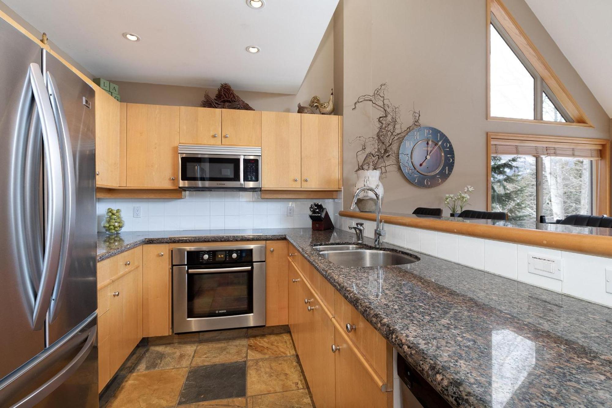 Alpine Greens 8 | Bright Townhome Near Blackcomb, Walk Or Shuttle To Skiing, Secure Parking Whistler Exterior foto